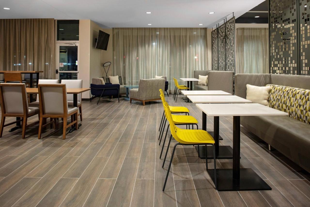 Towneplace Suites By Marriott Orlando Airport Bagian luar foto